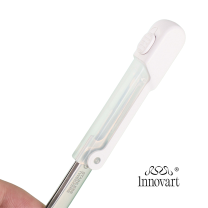 Pince de Précision Courbée avec Lumière LED – Conservation Papier et Parchemin