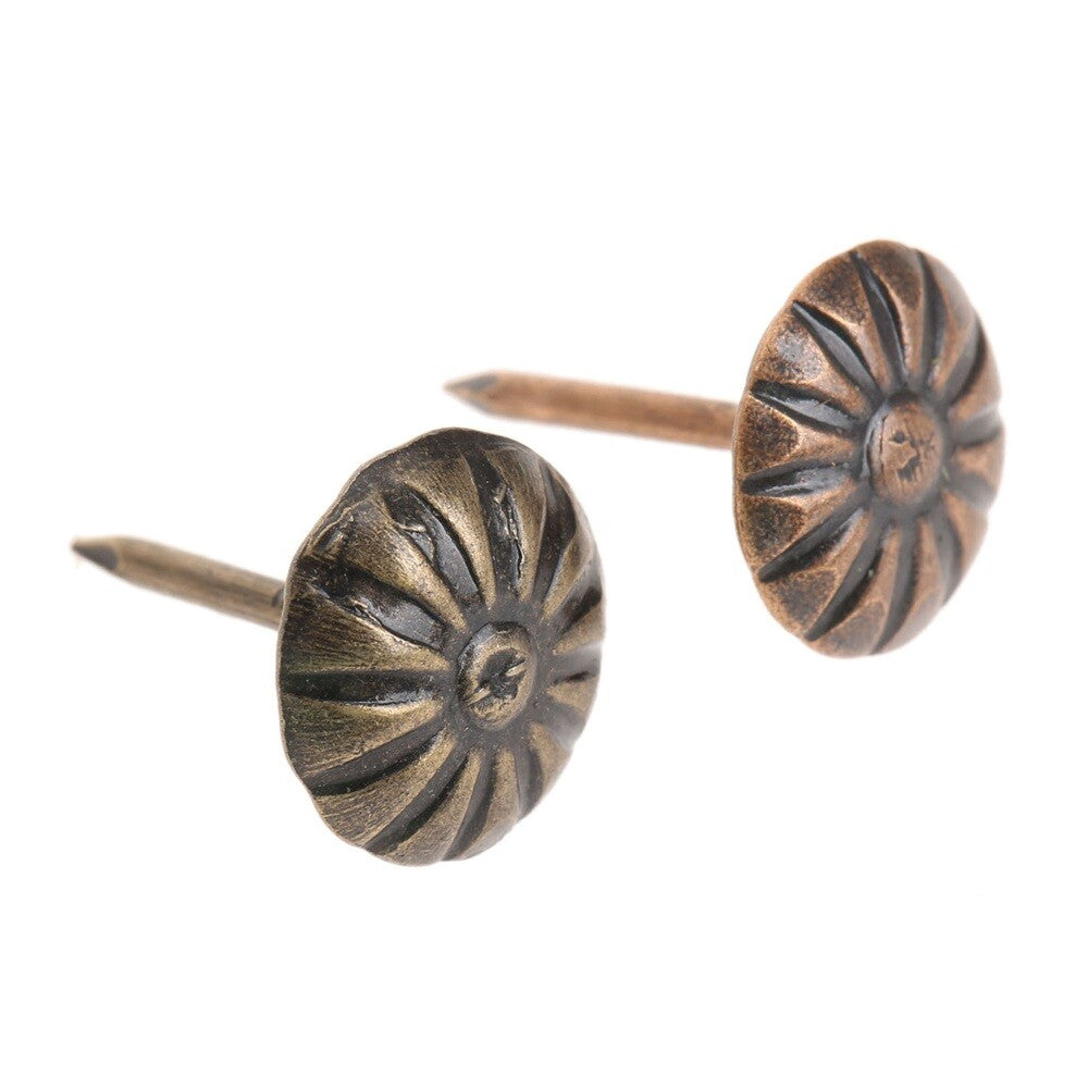 Tachuelas Decorativas con Relieve Floral para Restauración de Mueble